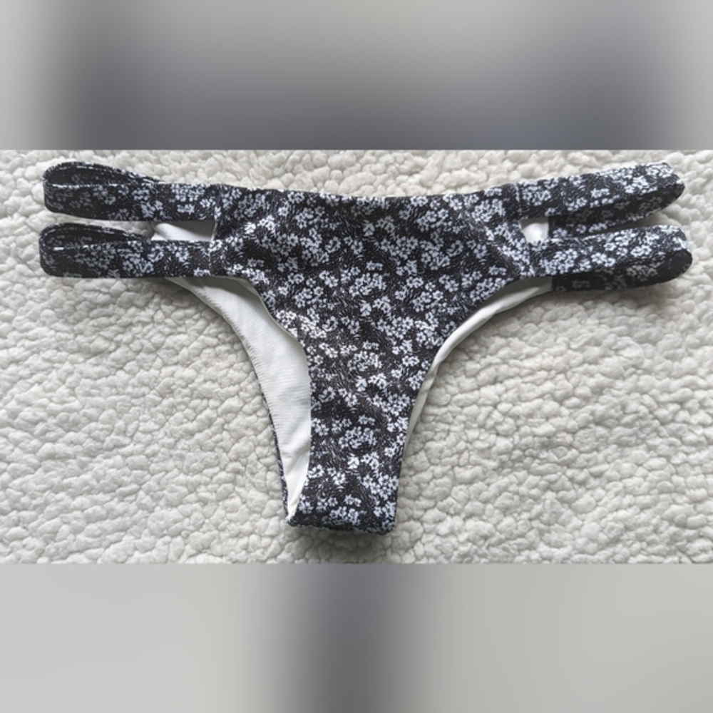 NWT TAVIK Swimwear black and white small floral print double side straps bikini